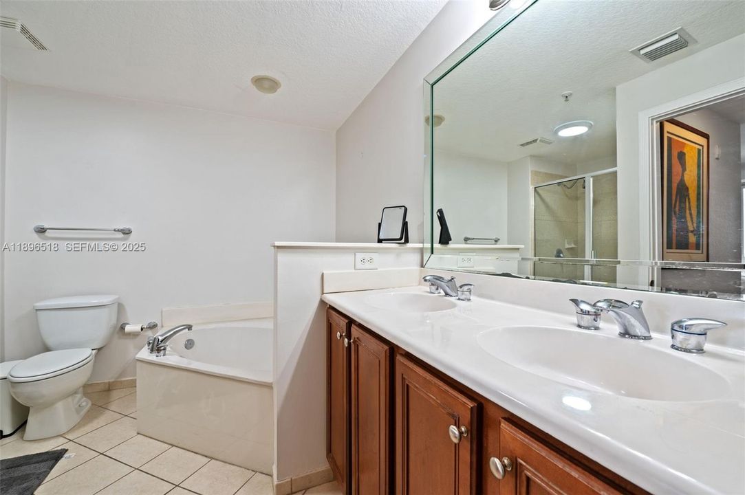 For Sale: $450,000 (2 beds, 2 baths, 1142 Square Feet)