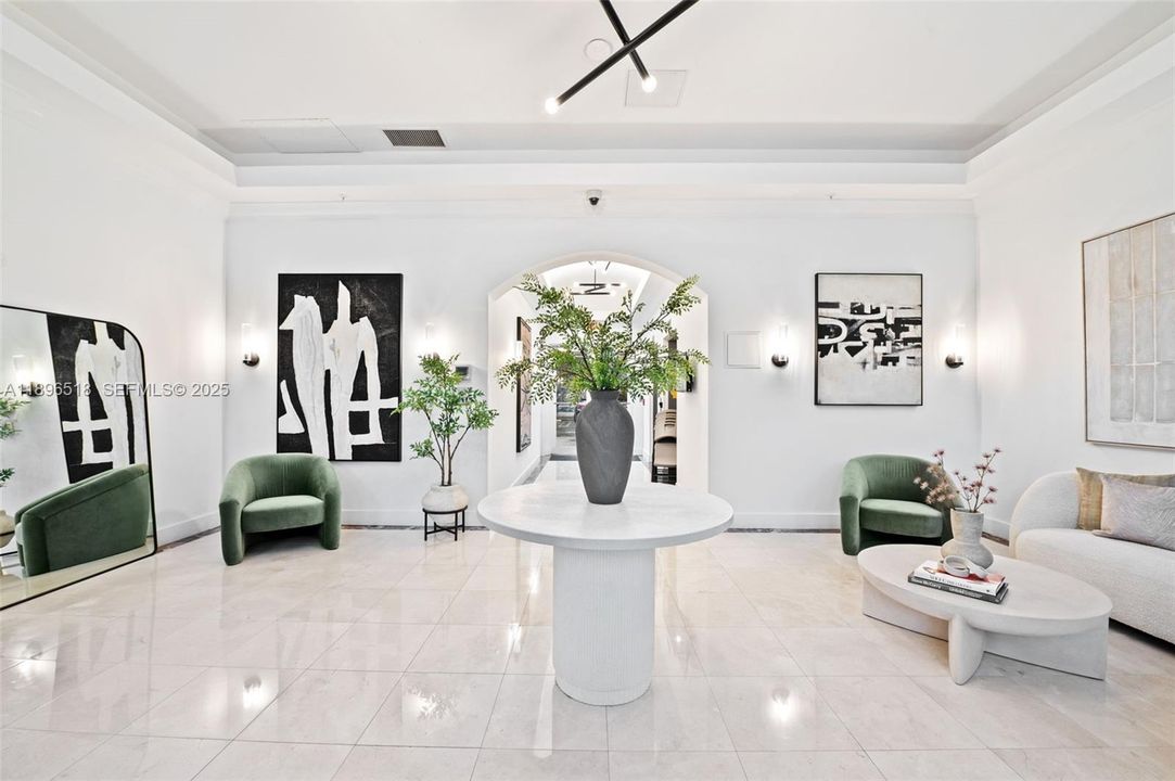 For Sale: $450,000 (2 beds, 2 baths, 1142 Square Feet)