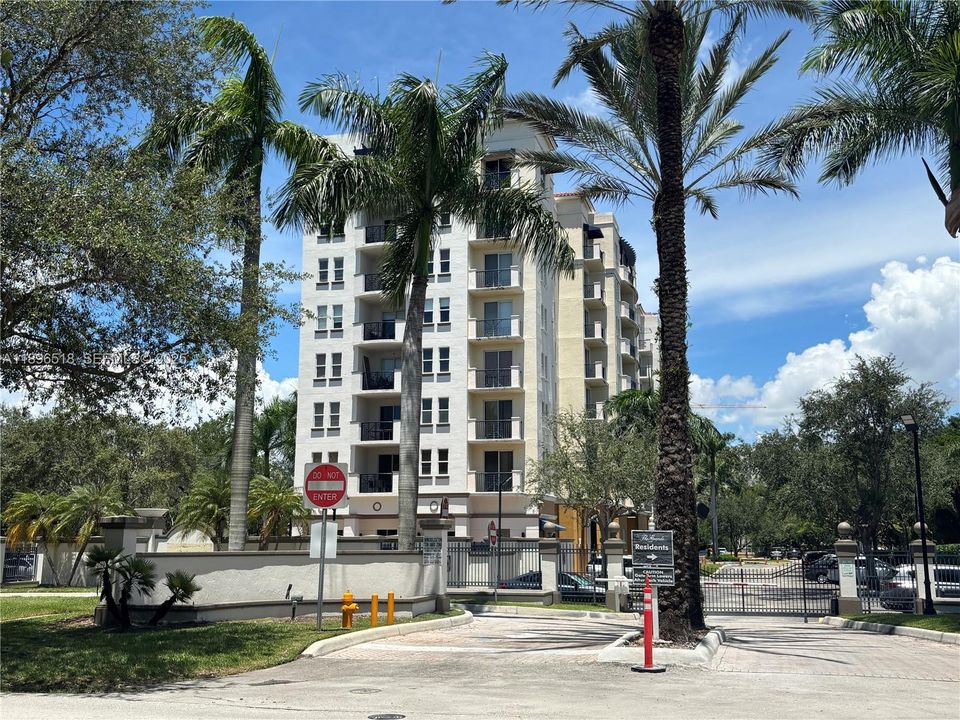 For Sale: $450,000 (2 beds, 2 baths, 1142 Square Feet)