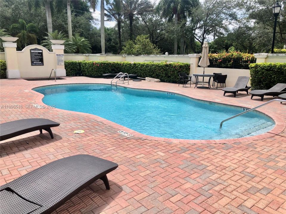 For Sale: $450,000 (2 beds, 2 baths, 1142 Square Feet)