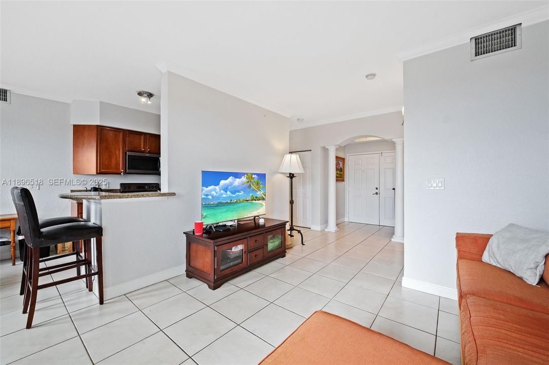 For Sale: $450,000 (2 beds, 2 baths, 1142 Square Feet)