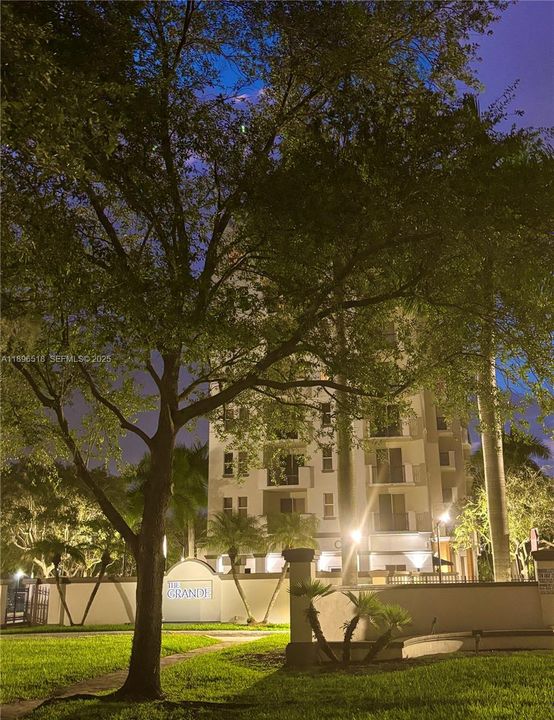 For Sale: $450,000 (2 beds, 2 baths, 1142 Square Feet)