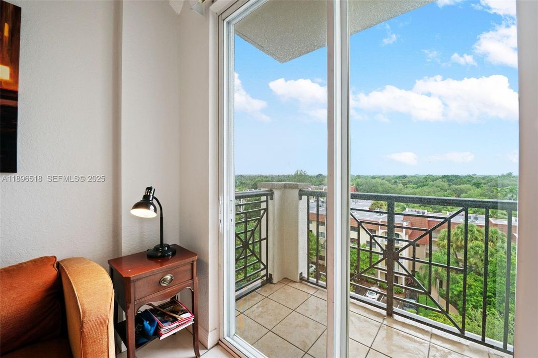 For Sale: $450,000 (2 beds, 2 baths, 1142 Square Feet)