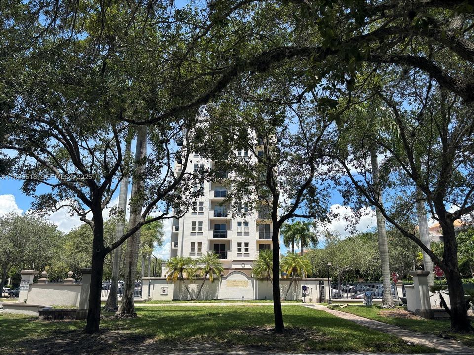 For Sale: $450,000 (2 beds, 2 baths, 1142 Square Feet)