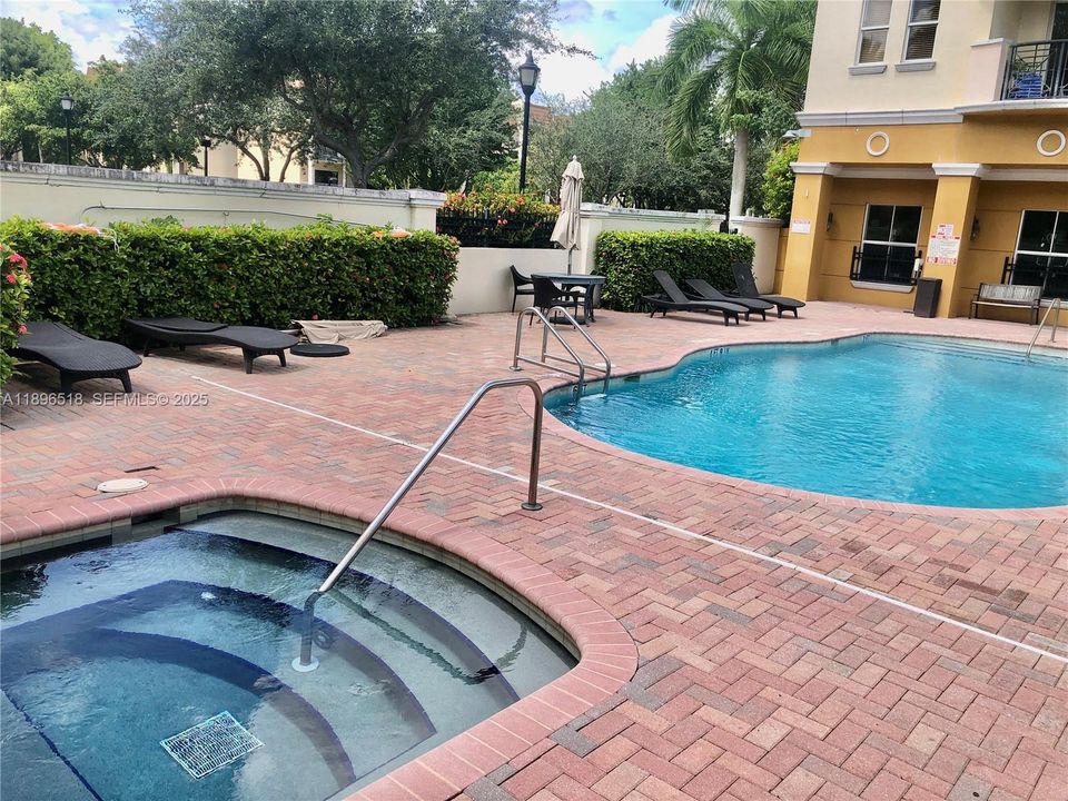 For Sale: $450,000 (2 beds, 2 baths, 1142 Square Feet)