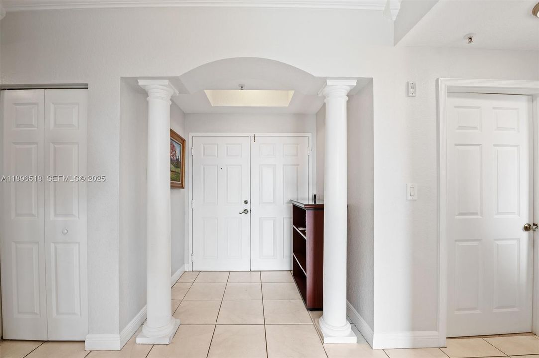 For Sale: $450,000 (2 beds, 2 baths, 1142 Square Feet)