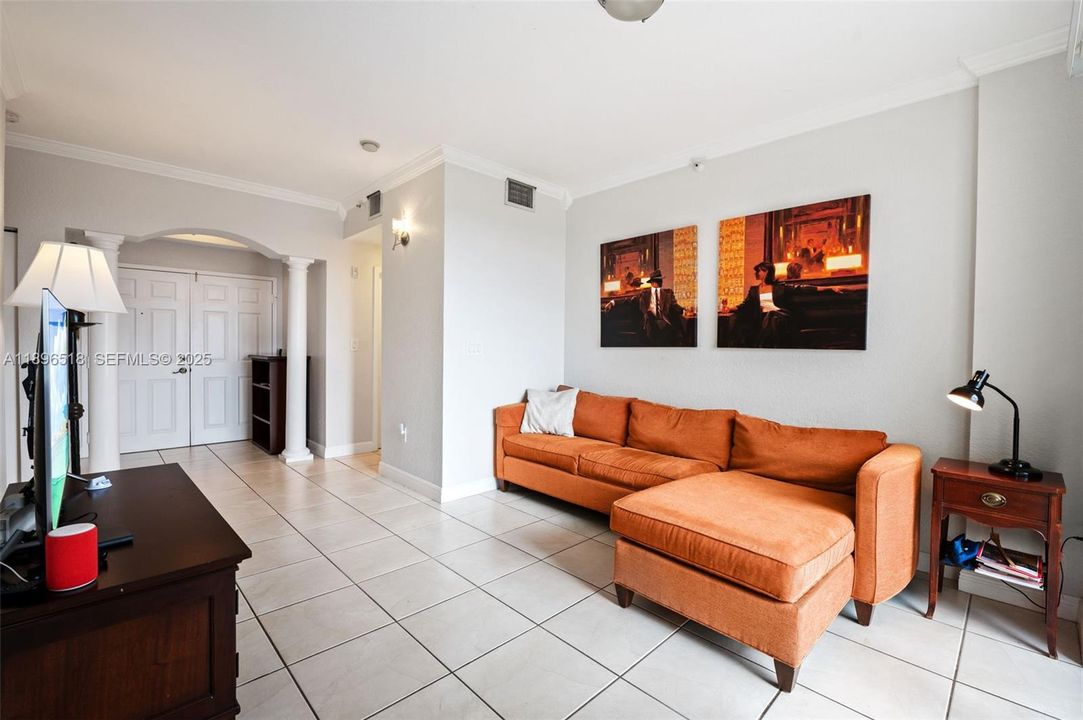 For Sale: $450,000 (2 beds, 2 baths, 1142 Square Feet)