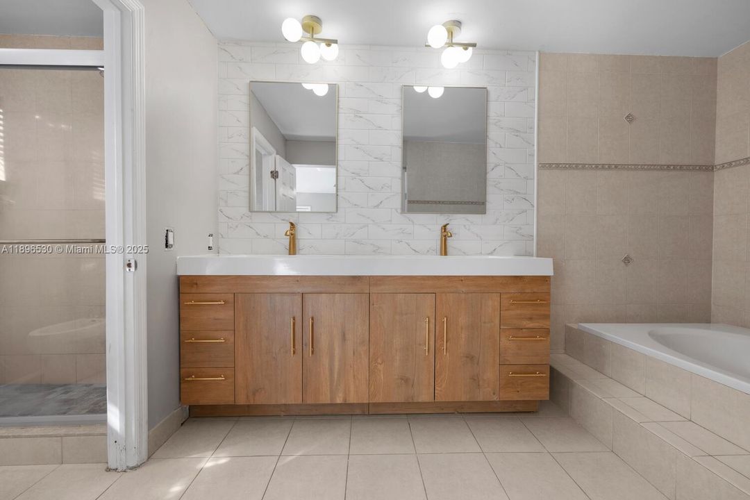 出租: $5,300 (4 贝兹, 2 浴室, 2082 平方英尺)