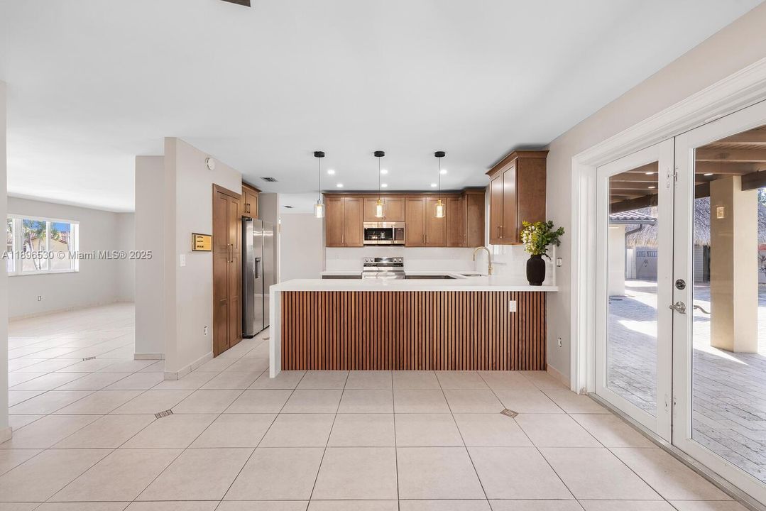 出租: $5,300 (4 贝兹, 2 浴室, 2082 平方英尺)