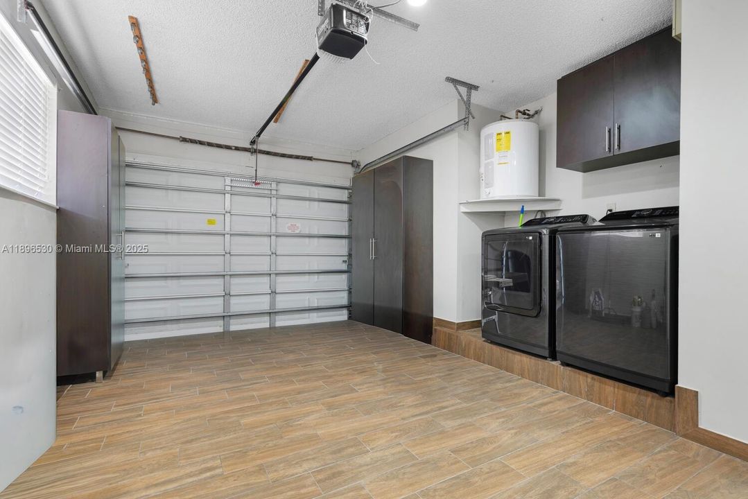 出租: $5,300 (4 贝兹, 2 浴室, 2082 平方英尺)