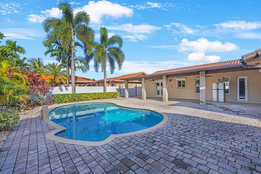 出租: $5,300 (4 贝兹, 2 浴室, 2082 平方英尺)