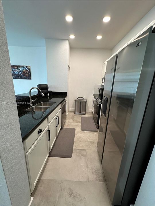 В аренду: $4,000 (3 спален, 3 ванн, 2000 Квадратных фут)