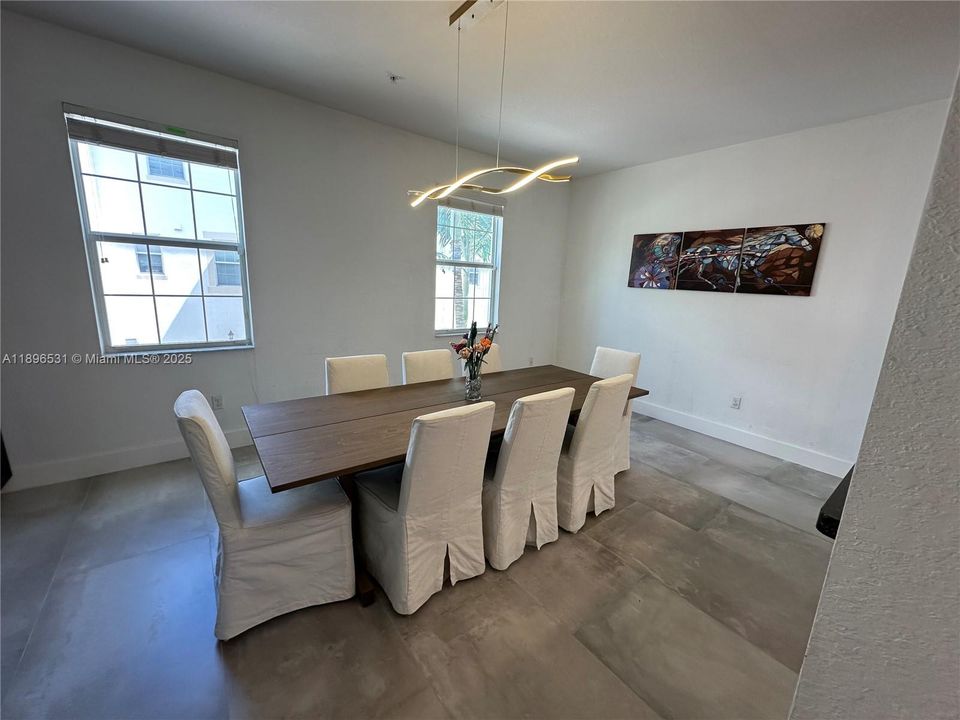 В аренду: $4,000 (3 спален, 3 ванн, 2000 Квадратных фут)