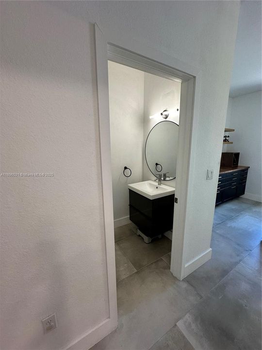 1/2 Bathroom