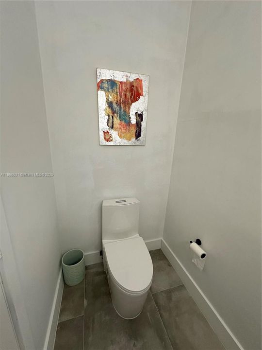 1/2 Bathroom