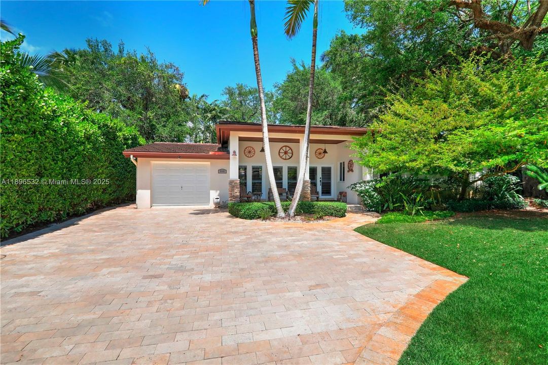 En Renta: $11,500 (4 camas, 3 baños, 2712 Pies cuadrados)