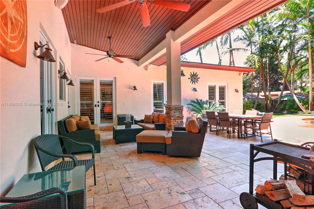 En Renta: $11,500 (4 camas, 3 baños, 2712 Pies cuadrados)