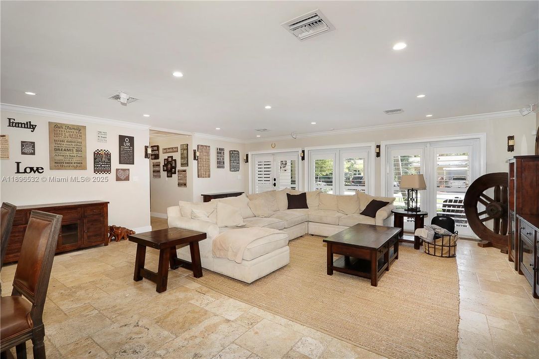 En Renta: $11,500 (4 camas, 3 baños, 2712 Pies cuadrados)