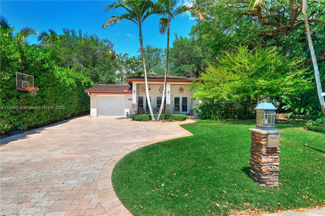 En Renta: $11,500 (4 camas, 3 baños, 2712 Pies cuadrados)