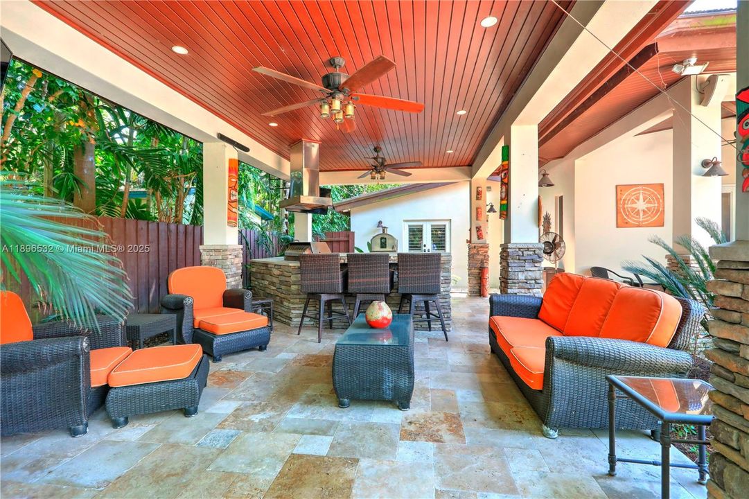 En Renta: $11,500 (4 camas, 3 baños, 2712 Pies cuadrados)