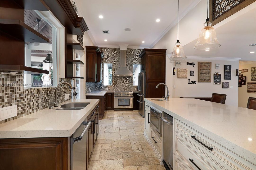 En Renta: $11,500 (4 camas, 3 baños, 2712 Pies cuadrados)