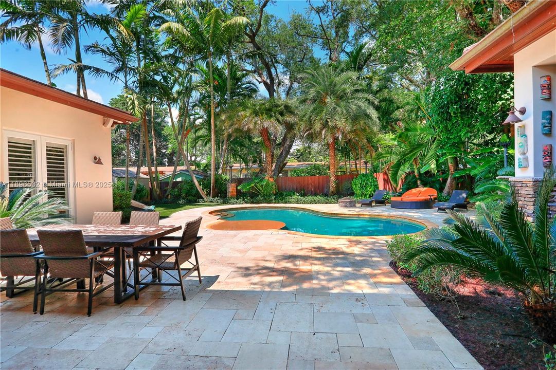 En Renta: $11,500 (4 camas, 3 baños, 2712 Pies cuadrados)