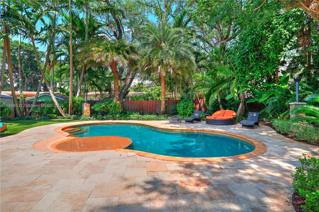 En Renta: $11,500 (4 camas, 3 baños, 2712 Pies cuadrados)