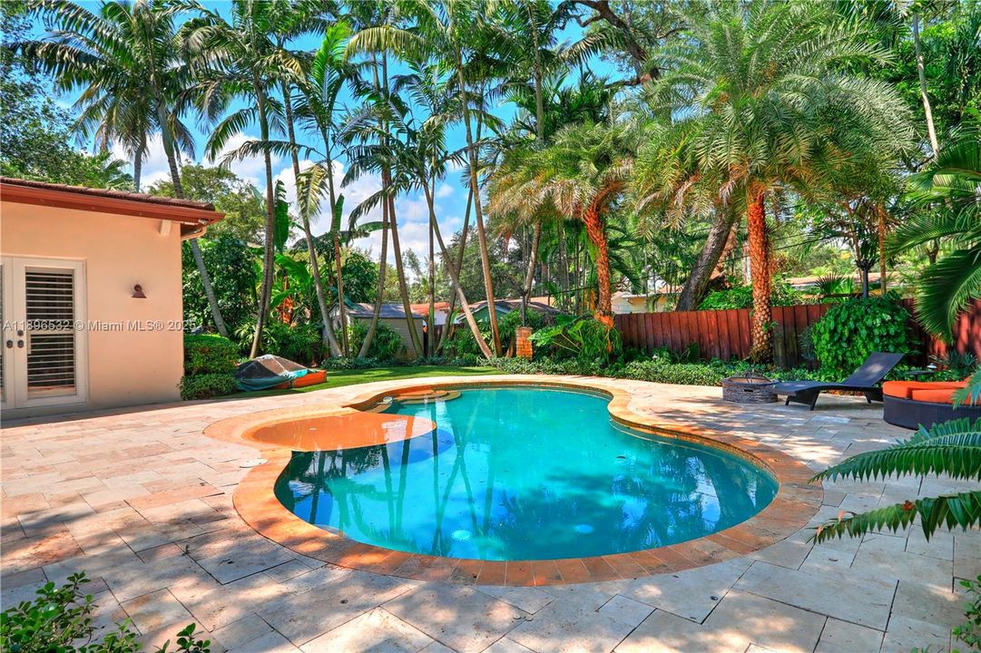 En Renta: $11,500 (4 camas, 3 baños, 2712 Pies cuadrados)