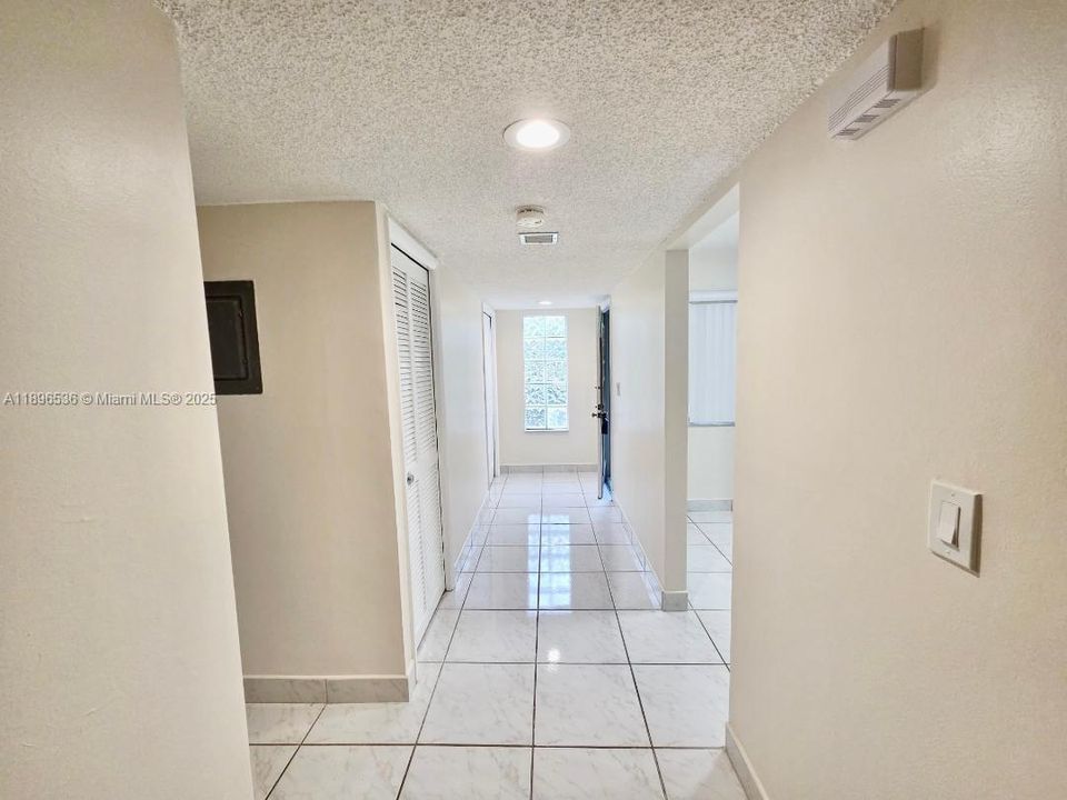 待售: $345,000 (2 贝兹, 2 浴室, 1235 平方英尺)