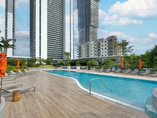 待售: $1,697,000 (2 贝兹, 3 浴室, 1545 平方英尺)