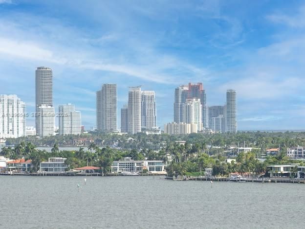 待售: $1,697,000 (2 贝兹, 3 浴室, 1545 平方英尺)