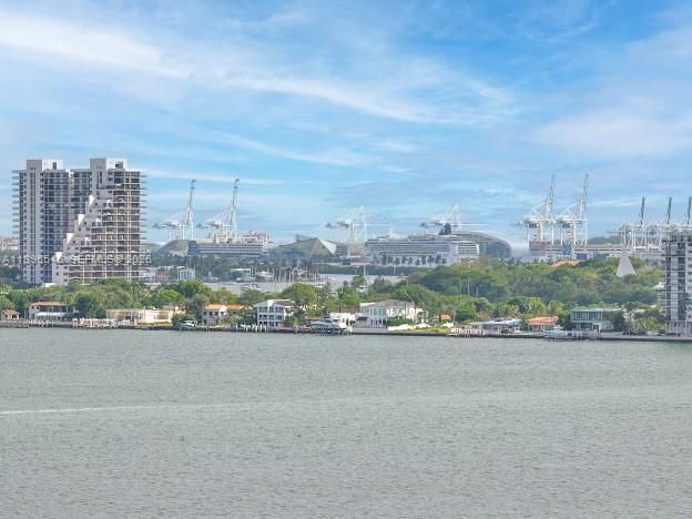 待售: $1,697,000 (2 贝兹, 3 浴室, 1545 平方英尺)