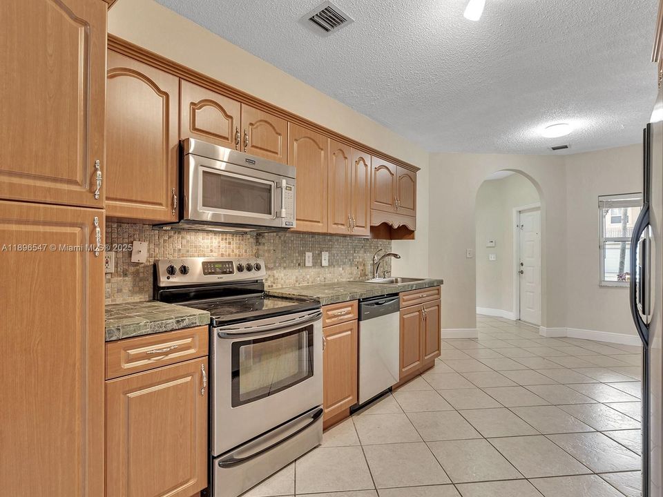 For Rent: $3,000 (3 beds, 2 baths, 1679 Square Feet)