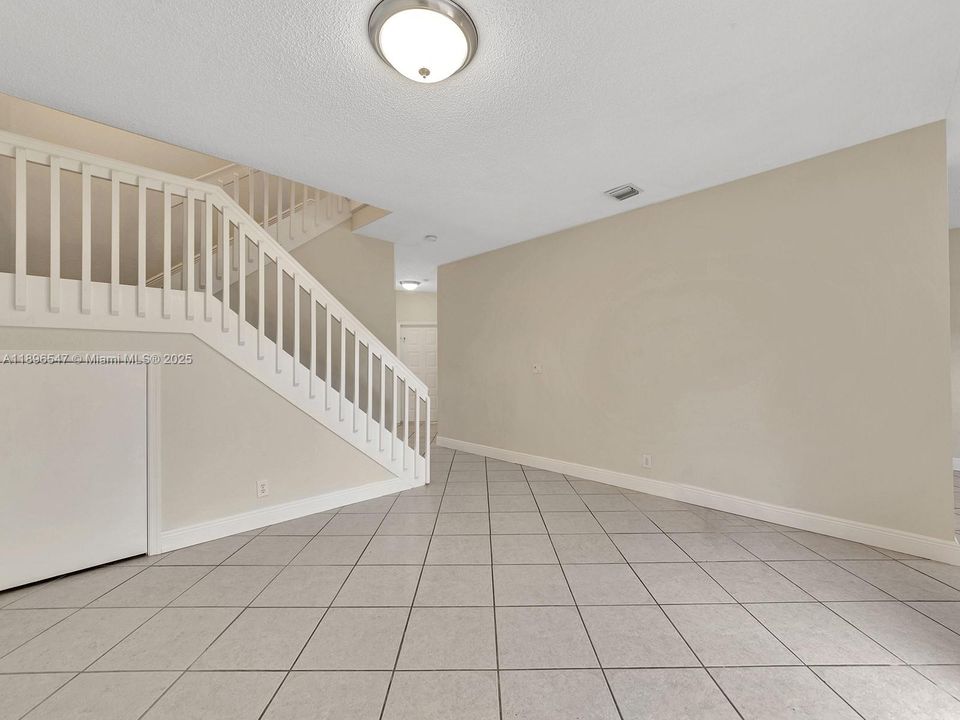 For Rent: $3,000 (3 beds, 2 baths, 1679 Square Feet)