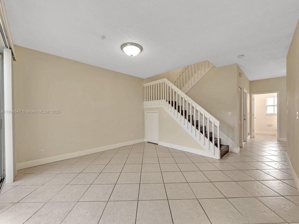 For Rent: $3,000 (3 beds, 2 baths, 1679 Square Feet)