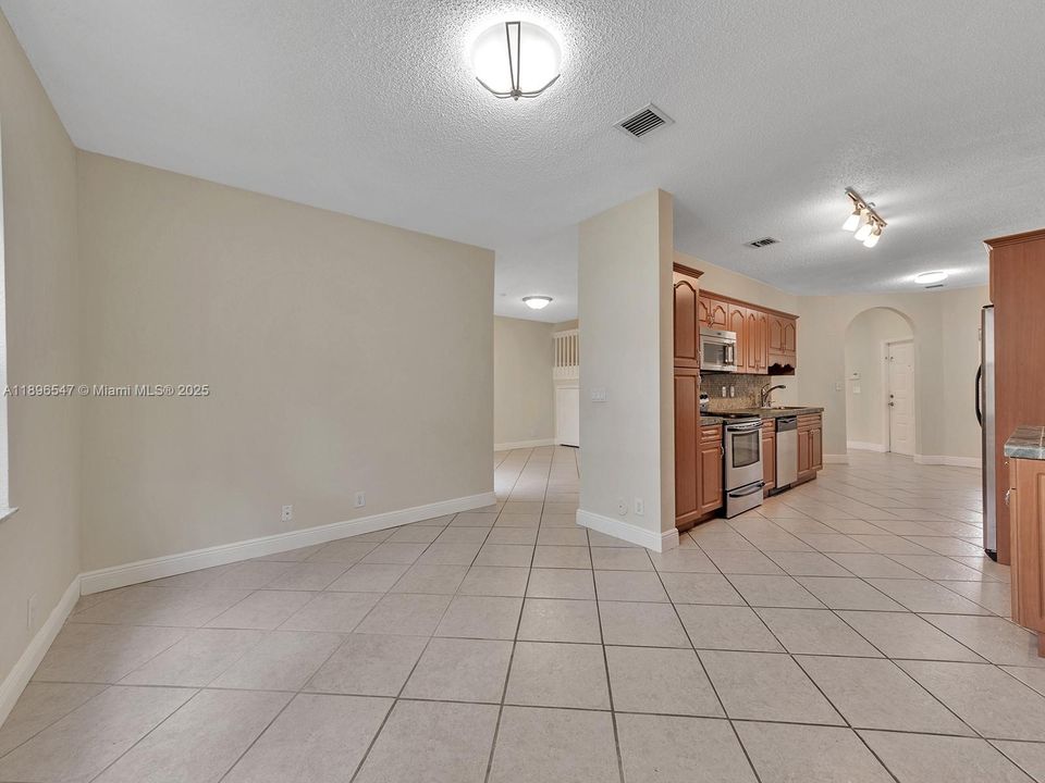 For Rent: $3,000 (3 beds, 2 baths, 1679 Square Feet)