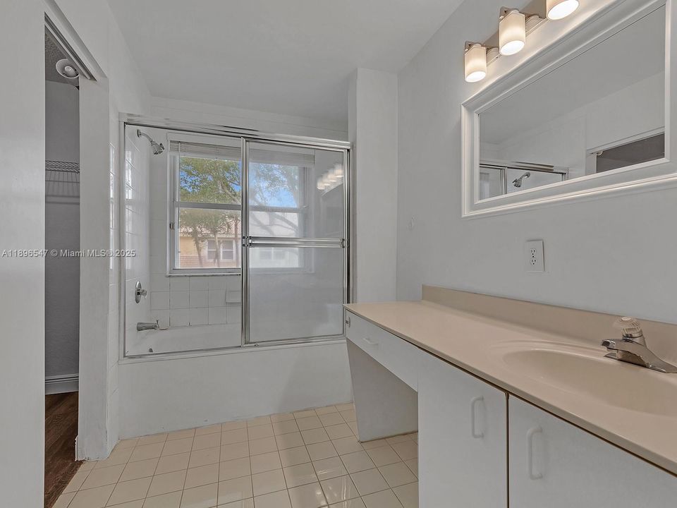 For Rent: $3,000 (3 beds, 2 baths, 1679 Square Feet)