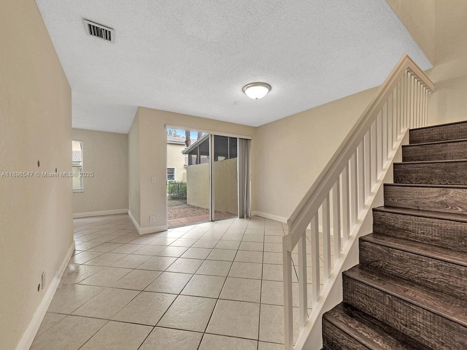 For Rent: $3,000 (3 beds, 2 baths, 1679 Square Feet)