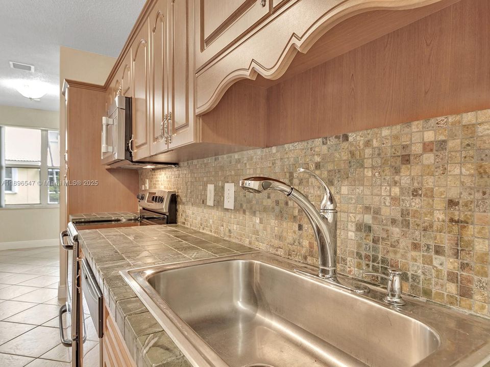 For Rent: $3,000 (3 beds, 2 baths, 1679 Square Feet)