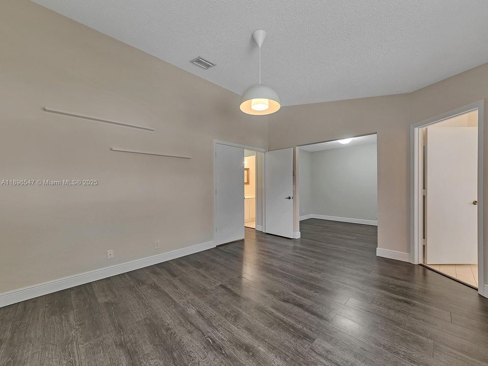 For Rent: $3,000 (3 beds, 2 baths, 1679 Square Feet)