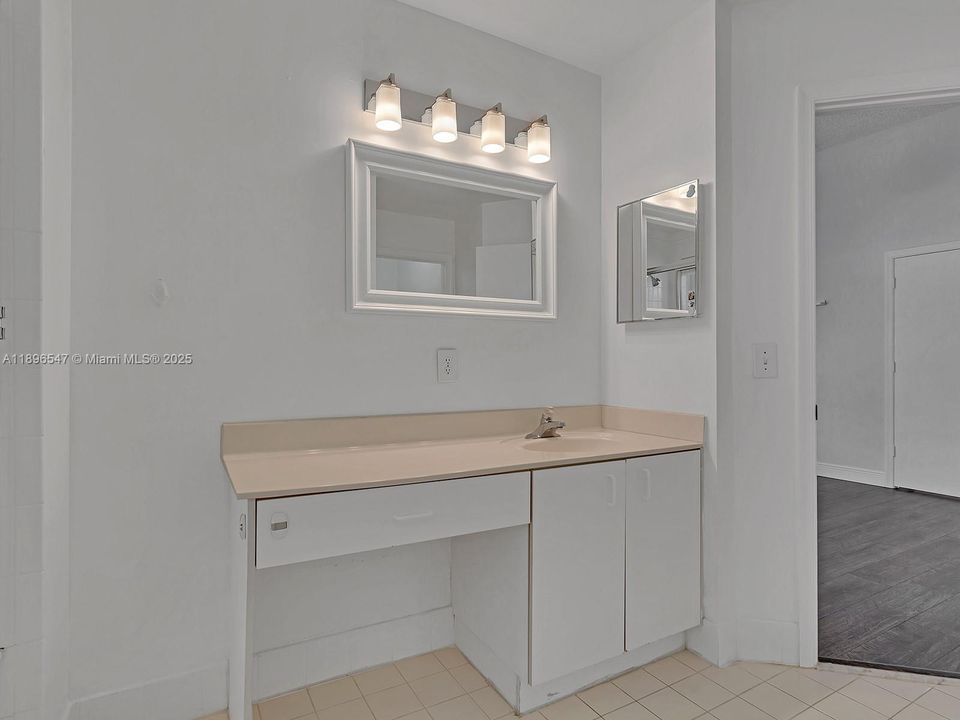 For Rent: $3,000 (3 beds, 2 baths, 1679 Square Feet)