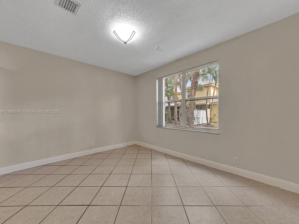 For Rent: $3,000 (3 beds, 2 baths, 1679 Square Feet)