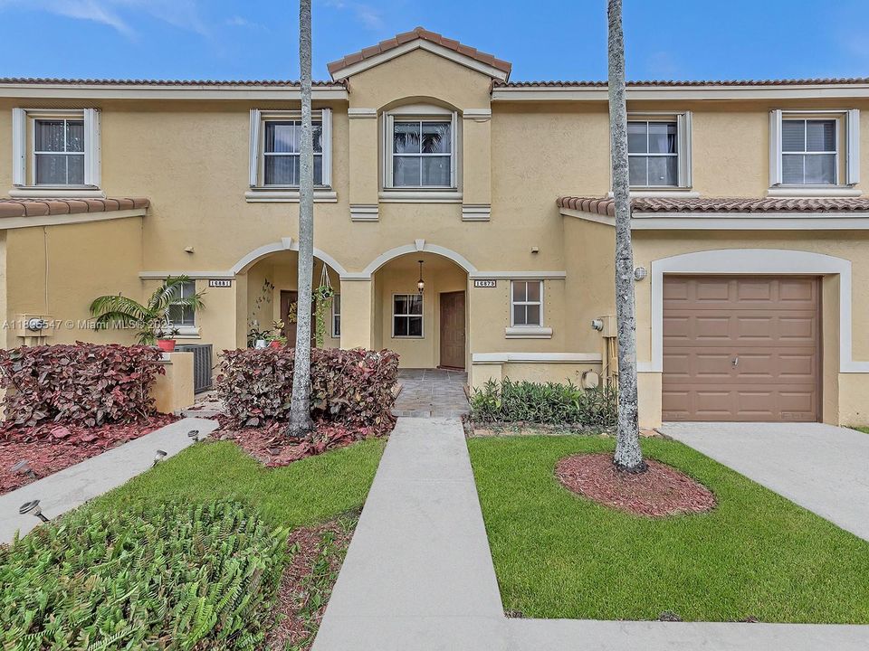 For Rent: $3,000 (3 beds, 2 baths, 1679 Square Feet)