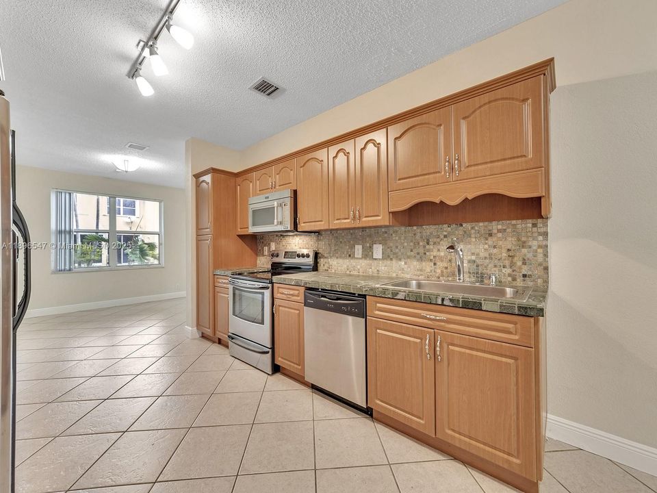 For Rent: $3,000 (3 beds, 2 baths, 1679 Square Feet)