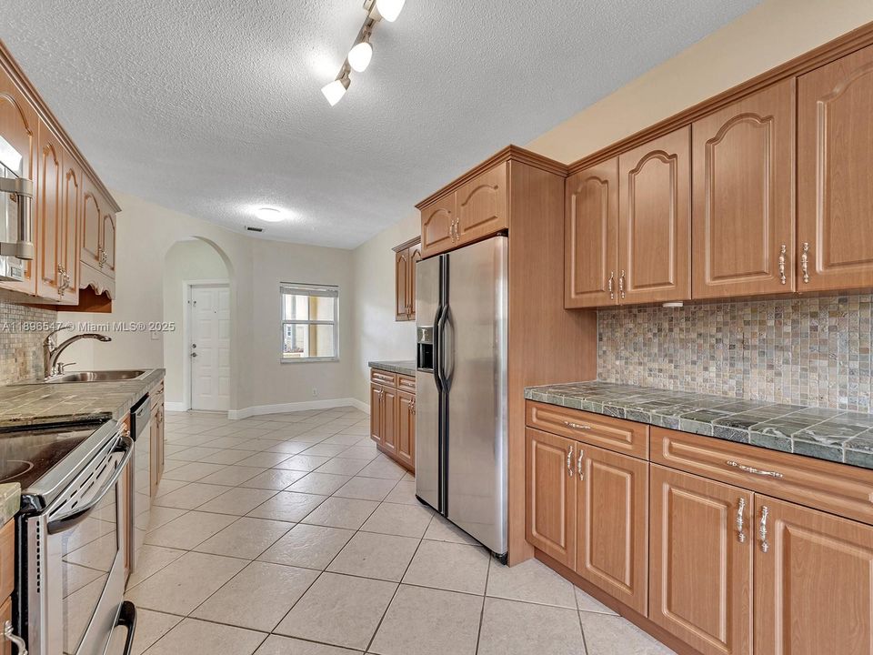 For Rent: $3,000 (3 beds, 2 baths, 1679 Square Feet)