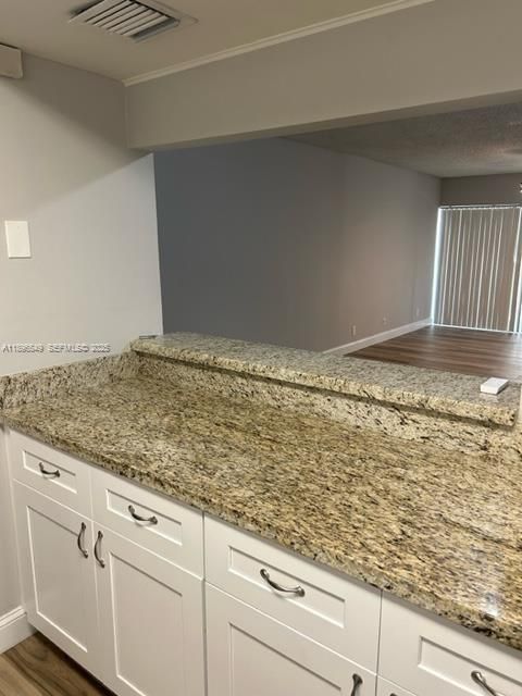 For Rent: $2,100 (1 beds, 1 baths, 812 Square Feet)