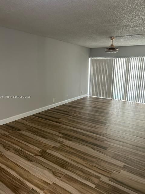 For Rent: $2,100 (1 beds, 1 baths, 812 Square Feet)
