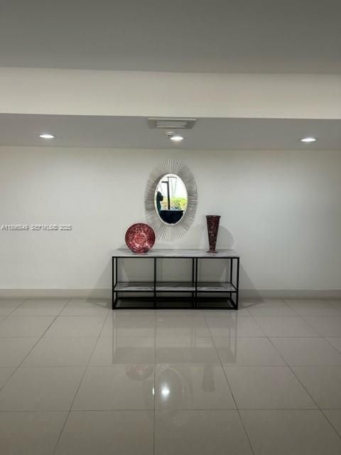 For Rent: $2,100 (1 beds, 1 baths, 812 Square Feet)