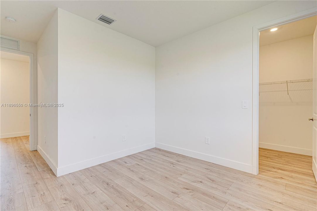 For Sale: $1,850,000 (5 beds, 4 baths, 3958 Square Feet)