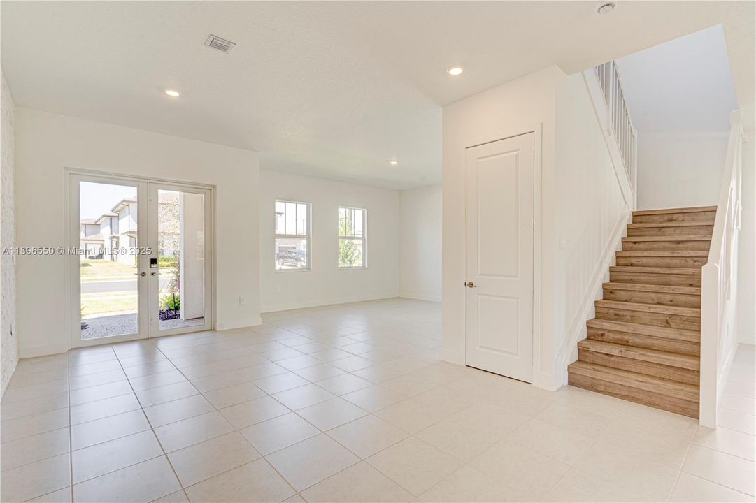 For Sale: $1,850,000 (5 beds, 4 baths, 3958 Square Feet)